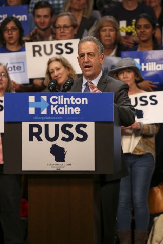 Sen. Russ Feingold, Elizabeth Warren and citizens of Milwaukee rally for Hillary Clinton at the Marcus Center for The Preforming Arts theater on Friday, Oct. 7. photo by Kimberly Wethal / Co-Editor in Chief