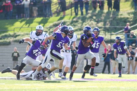 Football: Behrendt throws six TDs, sets record