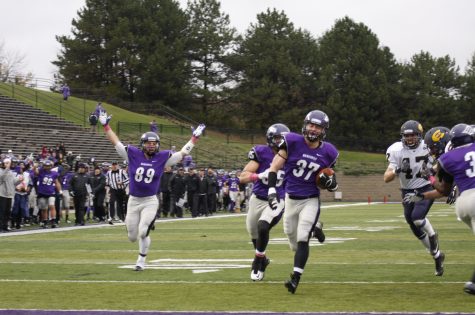 ’Hawks haunt Blugolds in win