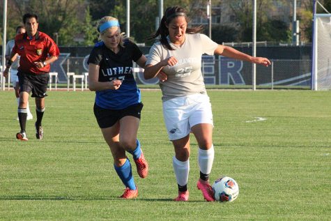 Warhawks creep closer to record