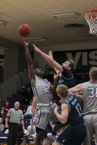 Soaring ‘Hawks win seventh in a row