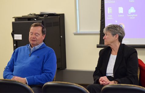 Rep. Vruwink, Sen. Ringhand hold listening forum