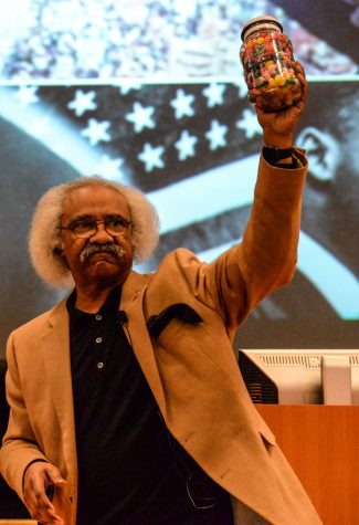 Floyd Rose talks MLK, jellybeans with students