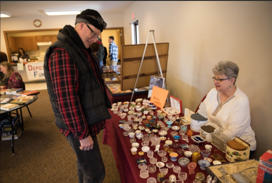 From left, Scott Wild inquires about Bobby Landsee’s collection of salt cellars, which were used in the Victorian era because salt was not yet shakeable from salt shakers. Landsee said she has over 1,000 salt cellars that she’s collected over the years.