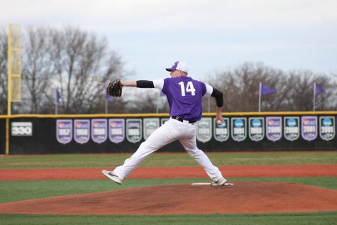Warhawks outslug Blue Devils in sweep