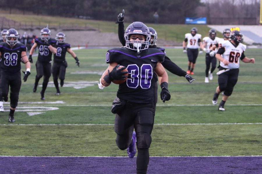 Senior+wide+receiver+Justin+Prostinak+enters+the+endzone+after+returning+a+punt+for+a+touchdown+to+go+up+17-0+in+the+first+quarter+against+Wartburg.