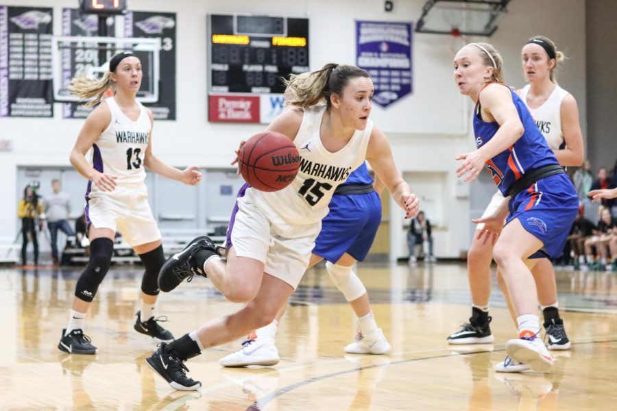 Sophomore+Veronica+Kieres+%2815%29+drives+to+the+hoop+off+a+screen+by+senior+Becky+Raeder+%2813%29+in+the+game+against+Platteville.