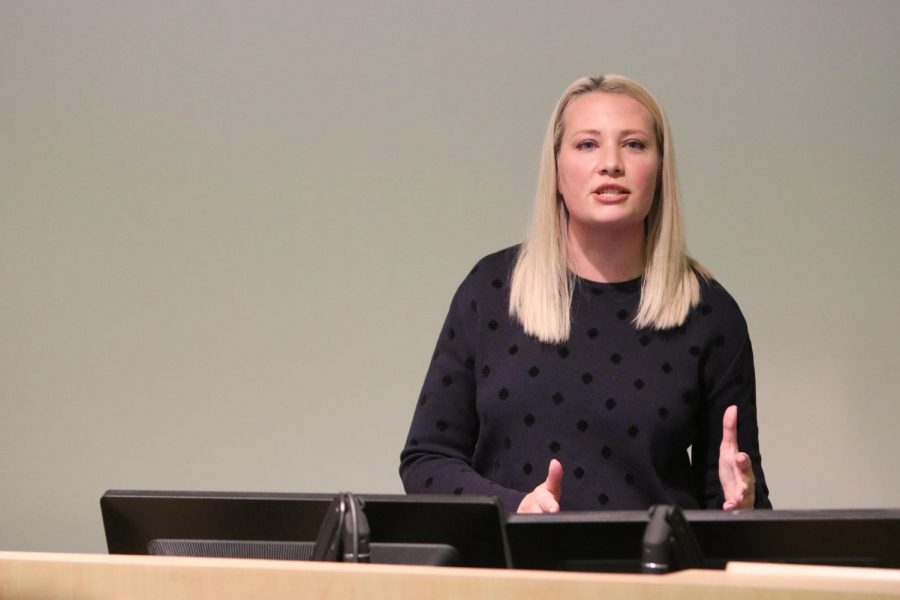 Elisha Krauss speaks to students about the need for broader free speech rights. 