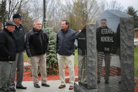 Don Vruwink meets with veterans.