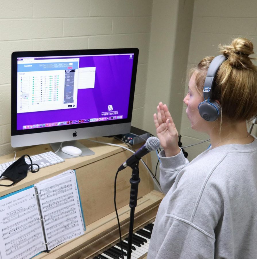 Sophomore+music+education+major+Morgan+Jensen+practices+over+a+Zoom+call+with+assistant+professor+of+voice+Rachel+Wood+while+using+the+Soundjack+application.