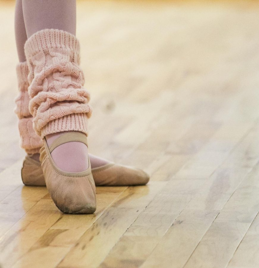 At En Fuego Ballet, children and adults can take dance classes. Not only are there children’s ballet classes, but recently, adult Zumba, belly-dancing, and beginner ballet are now offered as classes at En Fuego.