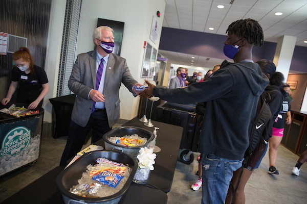 Interim Chancellor Jim Henderson and other senior administrators serve ice cream to faculty, staff and incoming students in orientation programs at the University Center on Tuesday, Aug. 24, 2021.  (UW-Whitewater photo/Craig Schreiner)