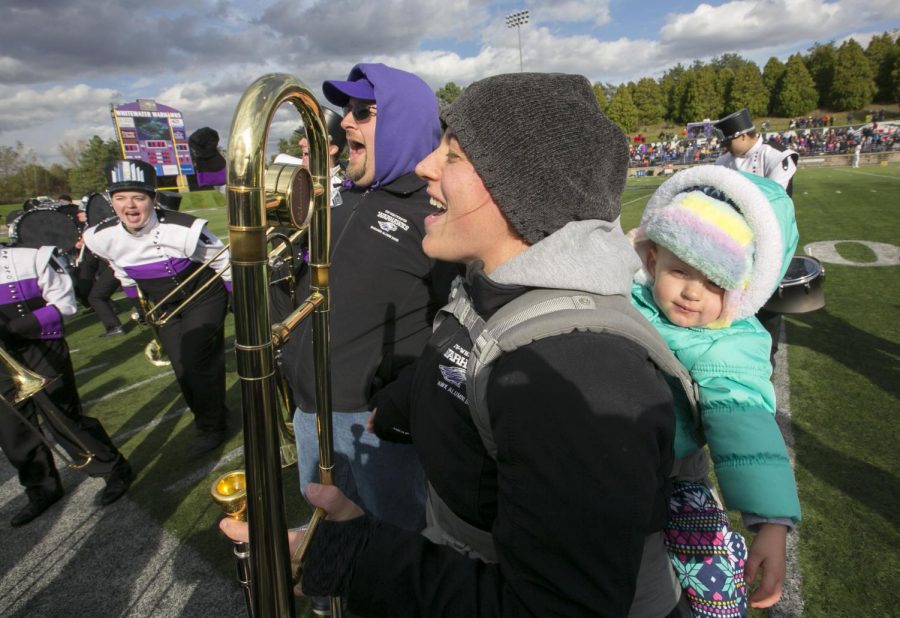 Alumni+band+members+Geoff+and+Katie+Poole+%28both+06%29+brought+their+daughter+Samantha+to+the+football+game.
