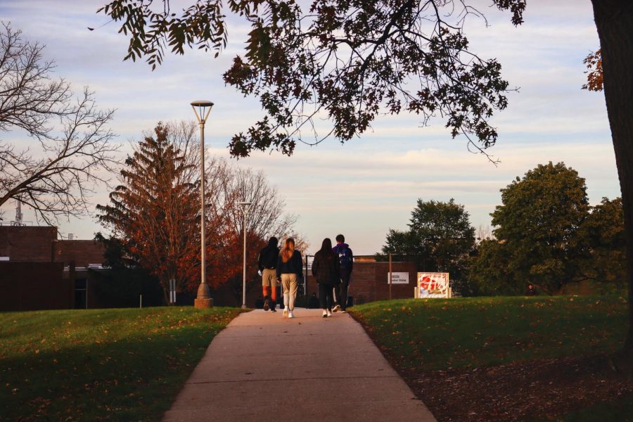 Students walk towards Esker Dining Hall after the school day, Nov. 2021.