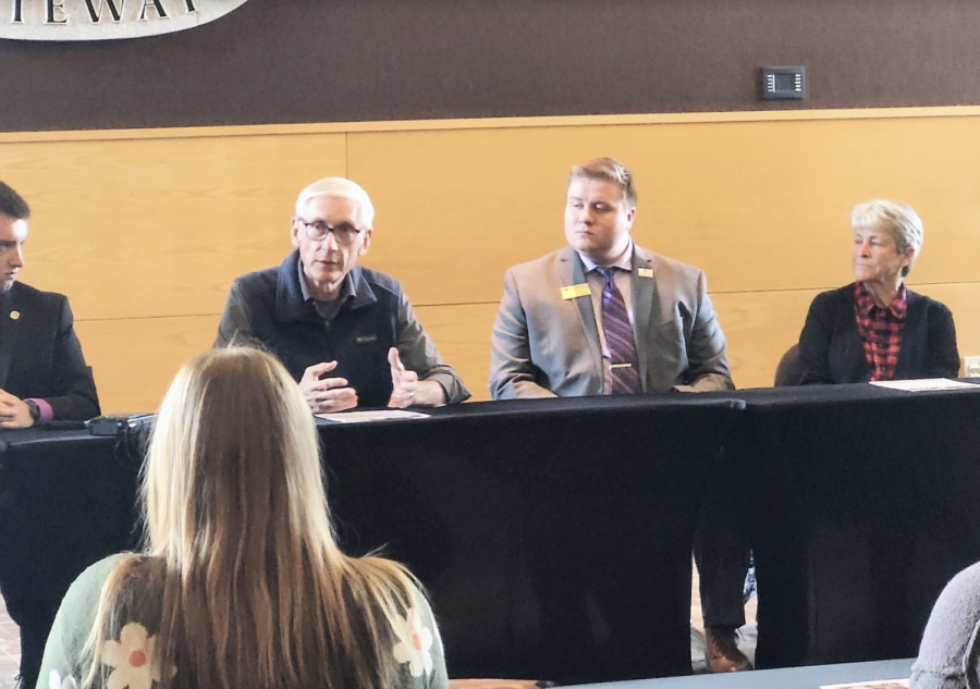Governor+Tony+Evers+speaks+to+UW-Whitewater+student+leaders+during+a+roundtable+discussion+on+Thursday%2C+Sept.+29+2022%0A