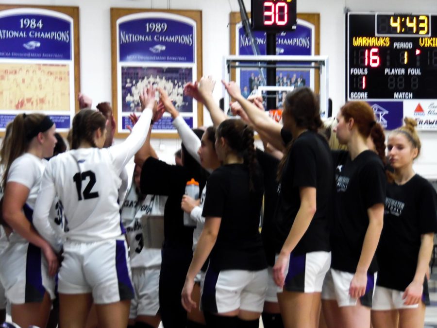 UW-Whitewater+women%E2%80%99s+basketball+team+huddles+together+and+cheers+at+the+start+of+the+game+versus+Augustana%2C+at+the+Williams+Center.%0A