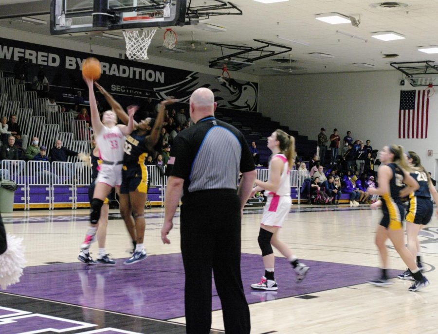 UW-Whitewater Warhawks player Aleah Grundahl(33) goes up for the lay-up against UW-Eau Claire player Feb 4. 2023