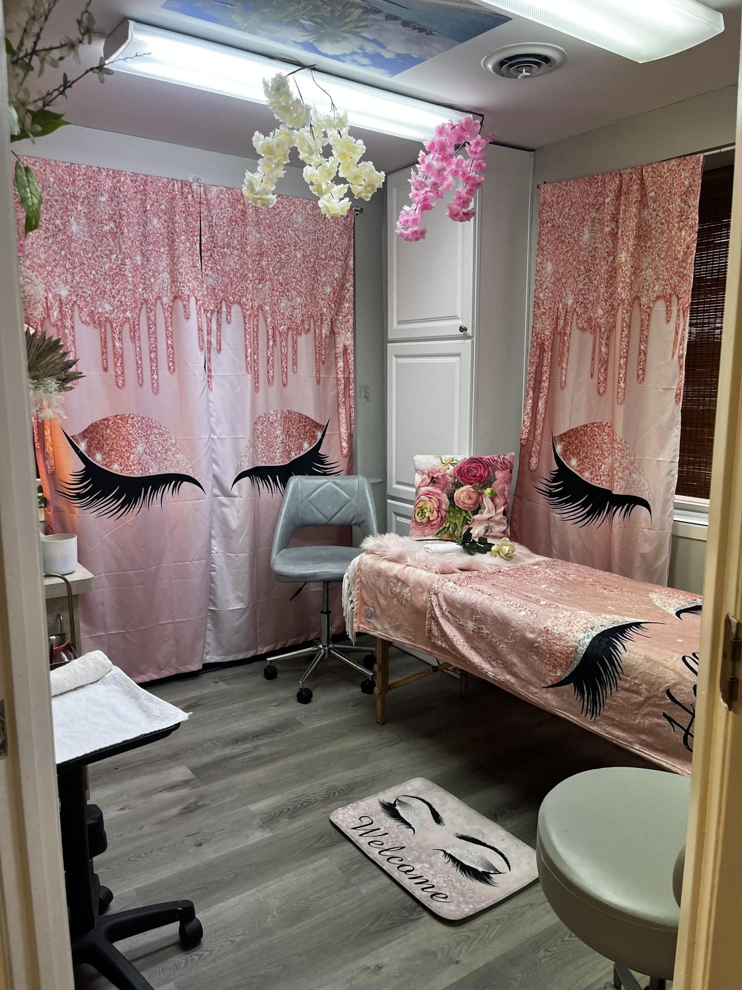 Beautiful Lash Room Ideas  Lash Room Decor Ideas 