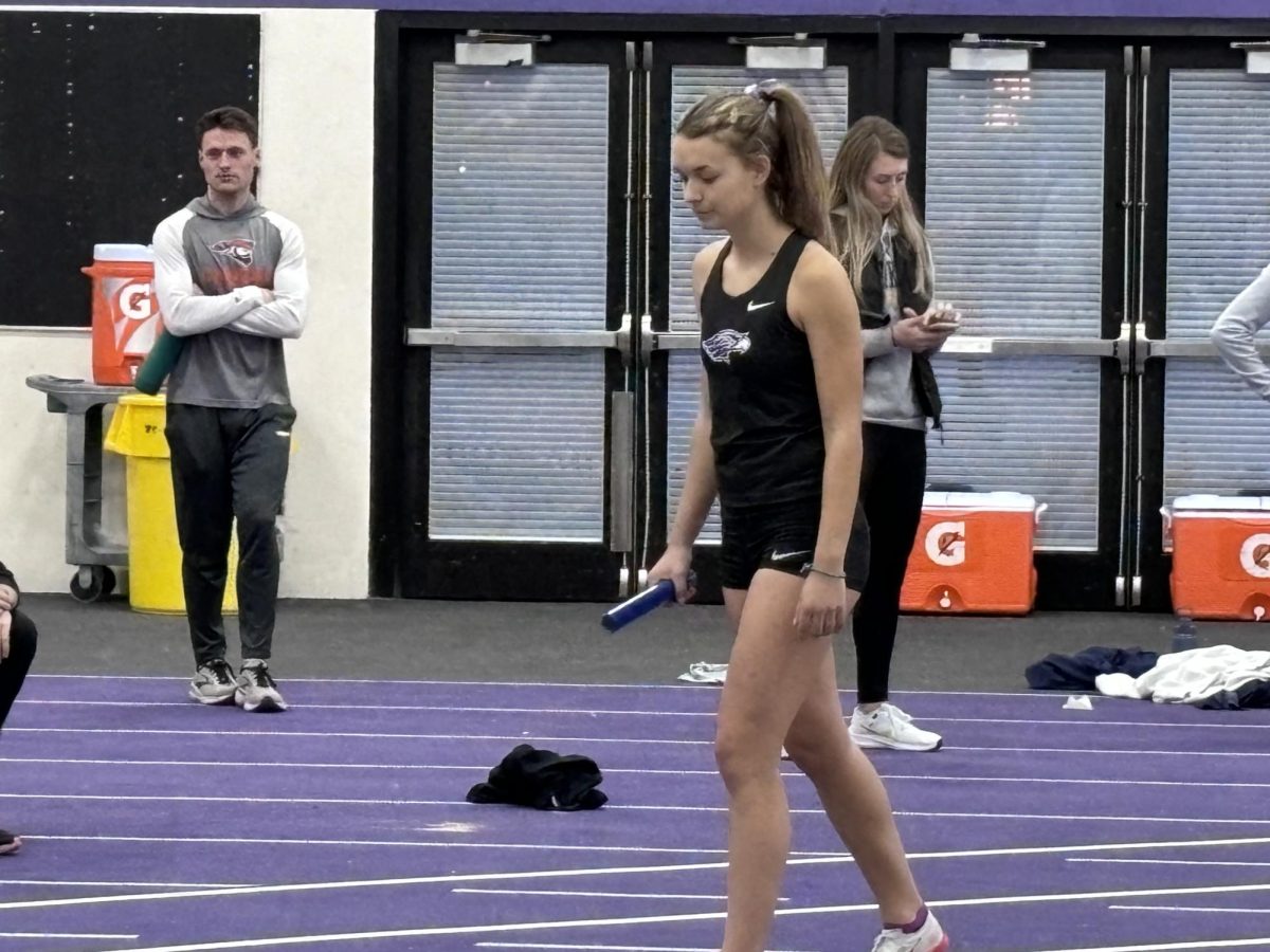 Senior+distance+runner+Paige+Fassbender+gets+into+her+mental+groove+preparing+for+the+women%E2%80%99s+4+x+400+relay.