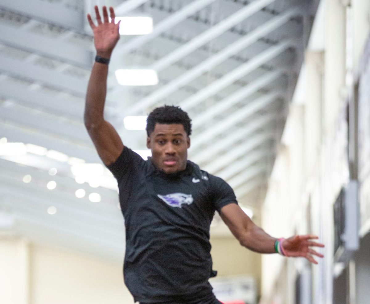 Shelvin Garrett III was one of two indoor national champions for the Warhawks this season.
