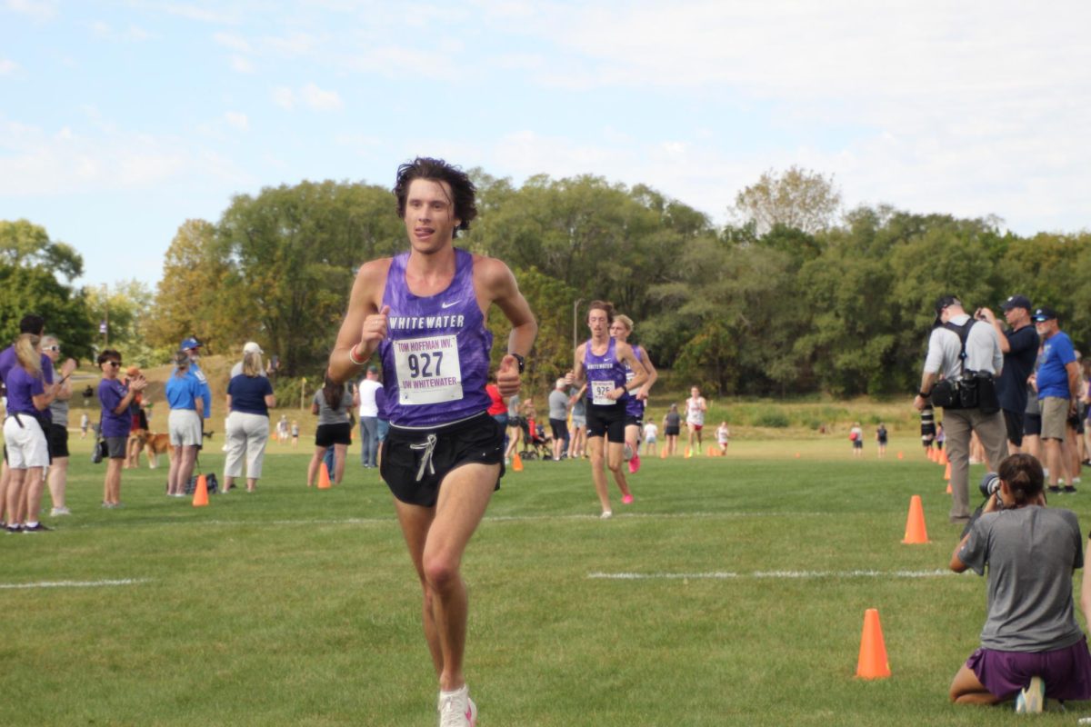 Gunner Schlender running to the finish line with Christian Patzka trailing behind him at the Tom Hoffman Invitational, Sept. 21, 2024.
