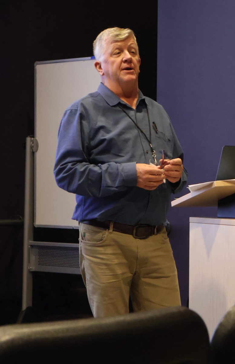 Business editor of the Milwaukee Journal Sentinel James Nelson shares his experience as a journalist.