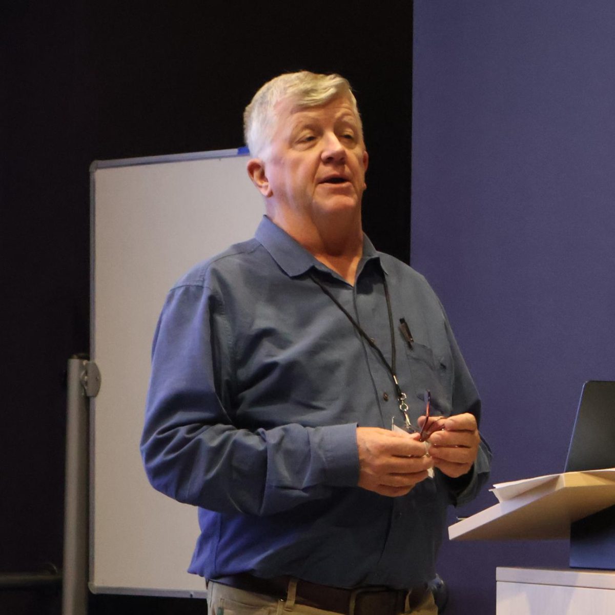 Business editor of the Milwaukee Journal Sentinel James Nelson shares his experience as a journalist.