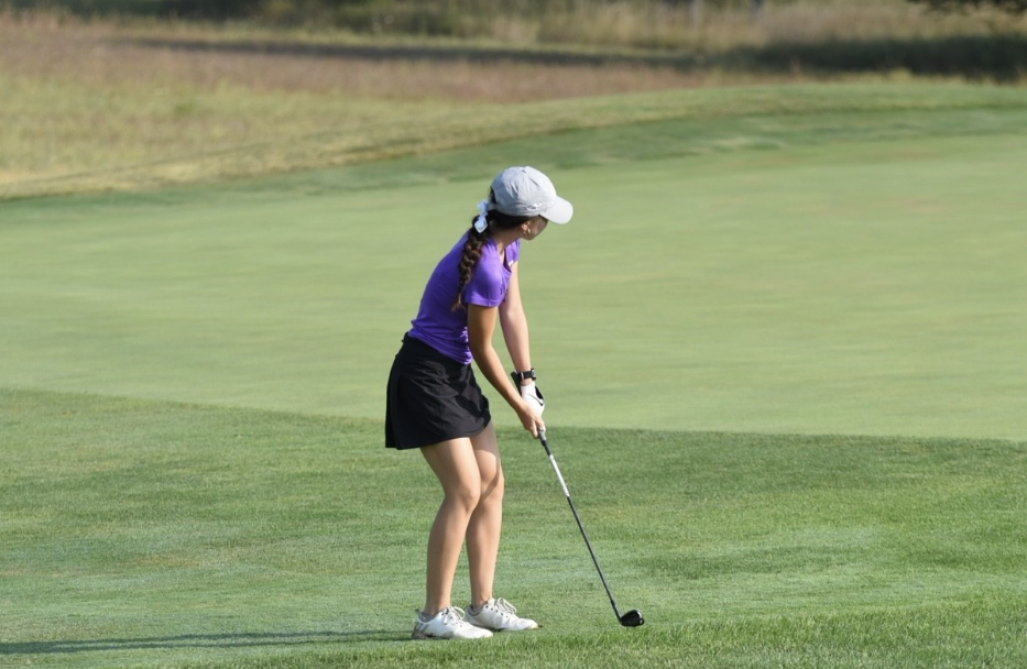 Emily Akers prepares to chip her ball onto the green. (Courtesy of Emily Akers)